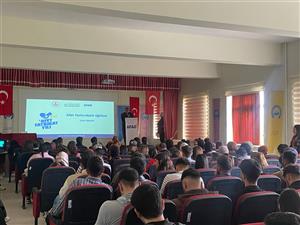 Meslek Yüksekokulumuzda Aksaray AFAD İl Müdürlüğü Eğitmenleri Afetle Mücadele konulu bir eğitim konferansı ve Yangın temalı bir tatbikat gerçekleştirdi