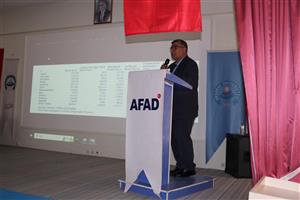 Meslek Yüksekokulumuzda Aksaray AFAD İl Müdürlüğü Eğitmenleri Afetle Mücadele konulu bir eğitim konferansı ve Yangın temalı bir tatbikat gerçekleştirdi