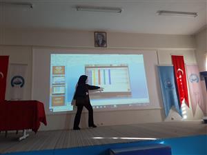 Ortaköy Meslek Yüksekokulumuzda SGK ve E-devlet sistemi uygulamaları hakkında  arkadaşlarına bilgi verdiler.