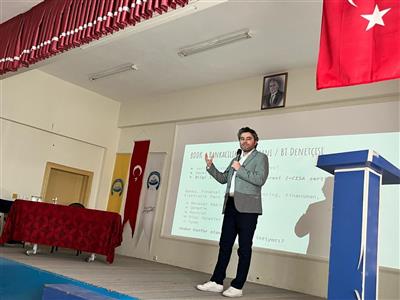 Yüksekokulumuzda Ahlatcı Holding  Genel Müdür Yardımcısı   Sayın Dr. Mustafa BEKAR'ın Katılımlarıyla Kariyer Söyleşisi Düzenlendi